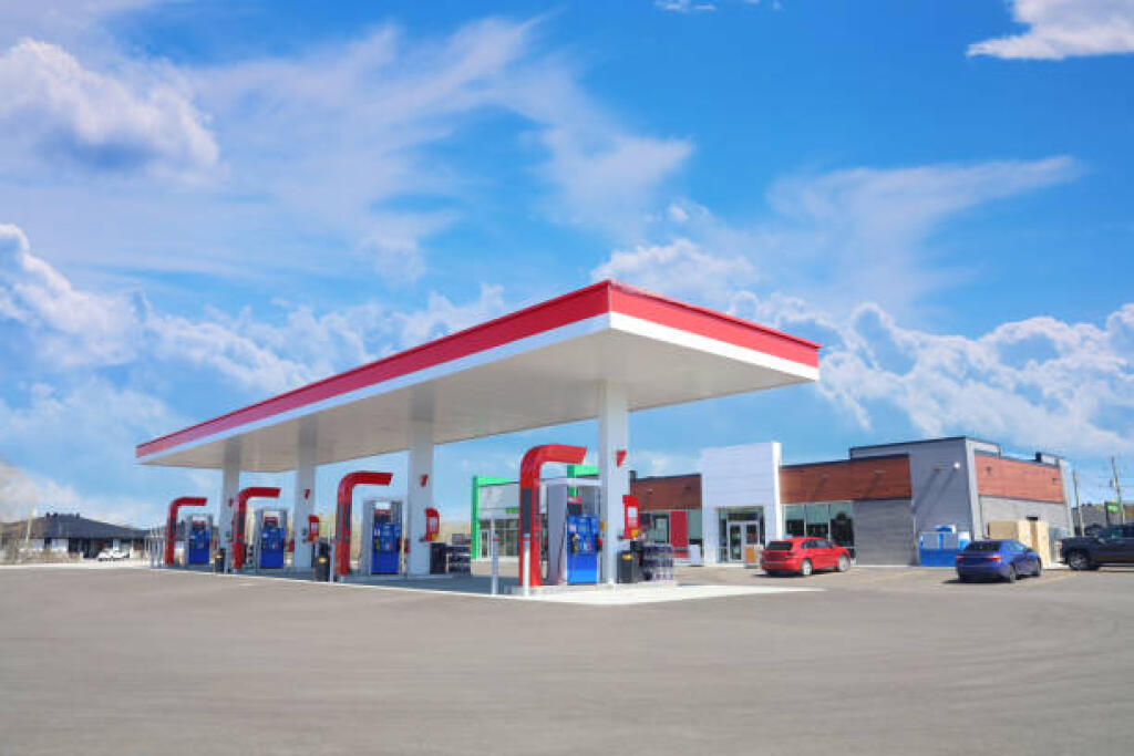 AFFITTASI CARBURANTE 12000M2 DI TERRENO, 170M2 LOCALE +SUPERMERCATO, "MORINE, KUKES".
