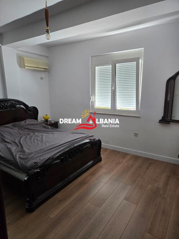 Jepet me qira apartament/Duplex 4+1+3WC – Rruga e Barrikadave, pranë shkollës "Lidhja e Prizrenit" (ID 4239088)