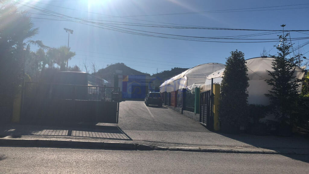 Magazzino in affitto sull'autostrada Tirana - Durazzo