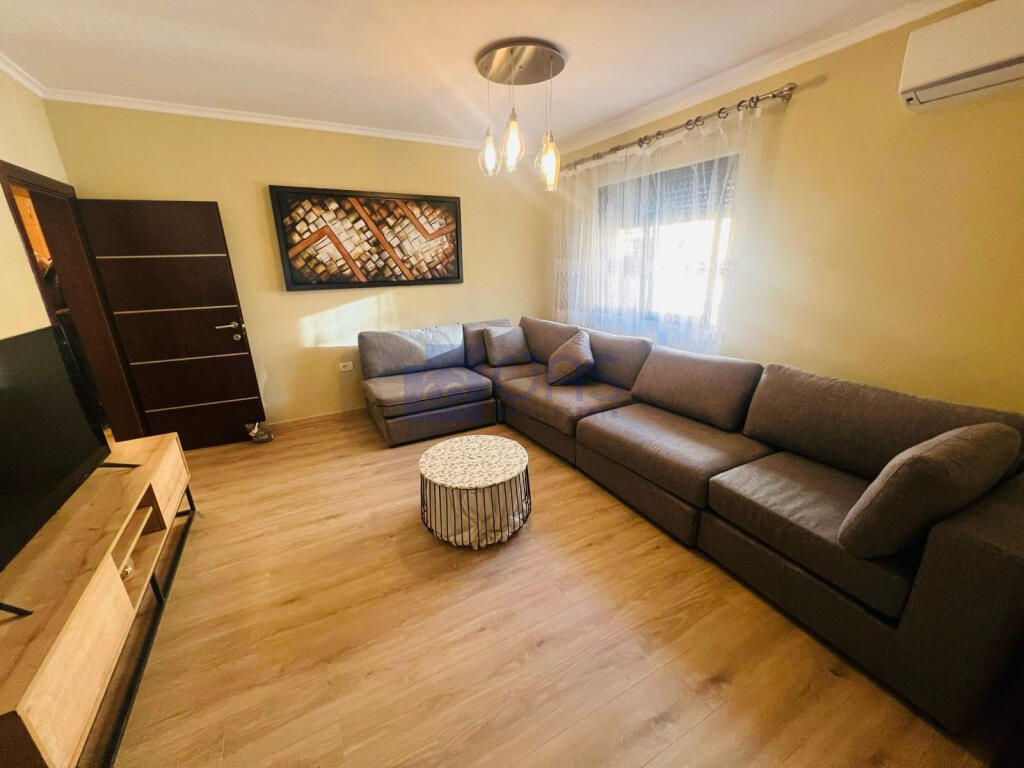 Apartment 2+1 for rent at Komuna e Parisit.