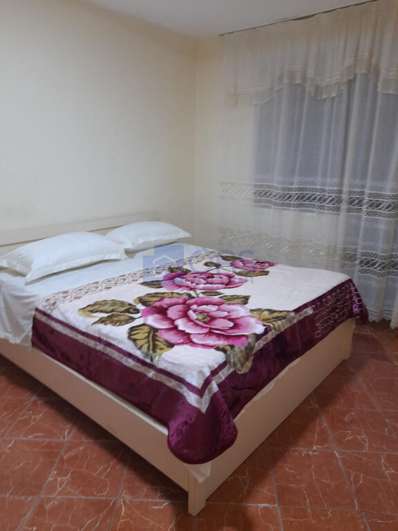 Jepet me qera shtepi 2+1 ne Brryl, Tirane