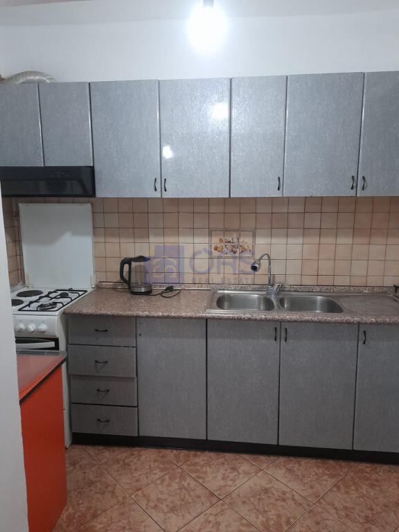 Jepet me qera shtepi 2+1 ne Brryl, Tirane