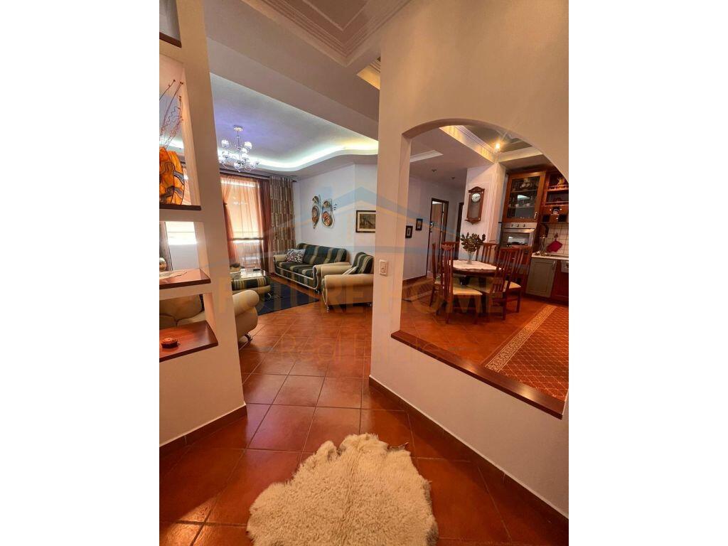 Qera apartament 2+1+2, 21 dhjetori (jepet edhe për Airbnb)
