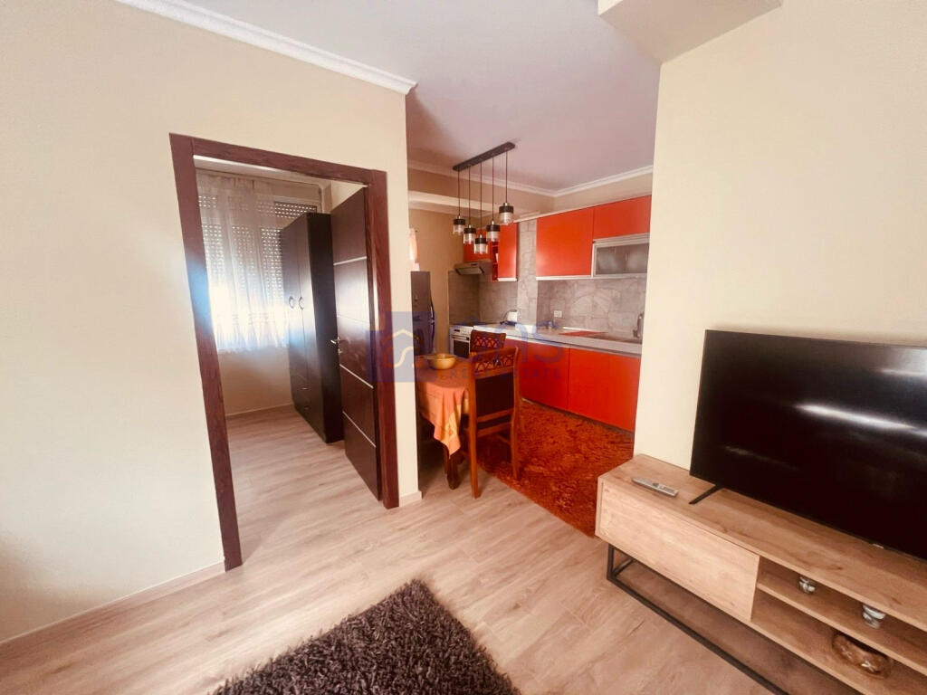 Apartment 2+1 for rent at Komuna e Parisit.