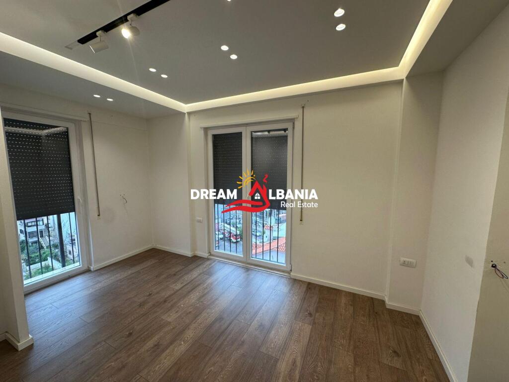 Shitet super apartament 3+1+2 tek 21 Dhjetori prane Mondial (ID 4131400)