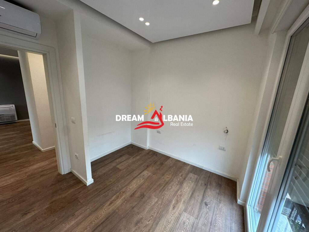Shitet super apartament 3+1+2 tek 21 Dhjetori prane Mondial (ID 4131400)