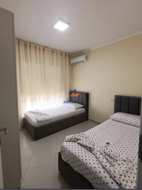 JEPET APARTAMENT ME QERA 2+1 "ISH STACIONI TRENIT, RRUGA HAXHI HYSEN DALLIU".