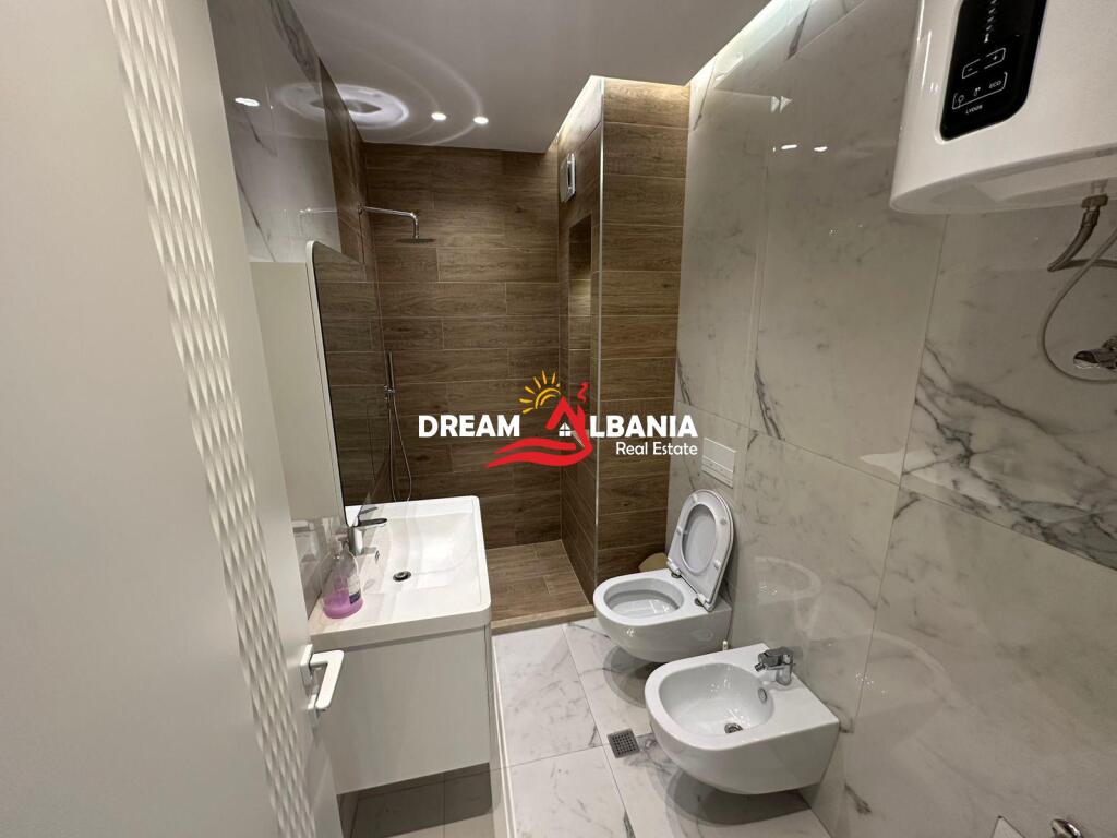 Shitet super apartament 3+1+2 tek 21 Dhjetori prane Mondial (ID 4131400)