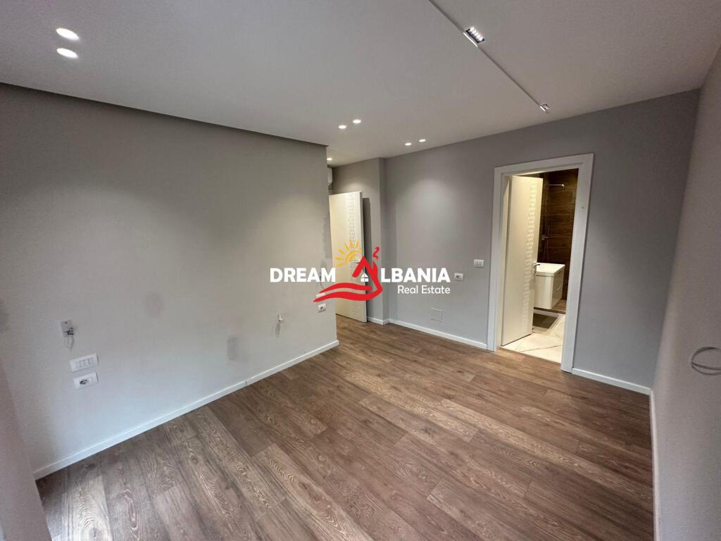 Shitet super apartament 3+1+2 tek 21 Dhjetori prane Mondial (ID 4131400)