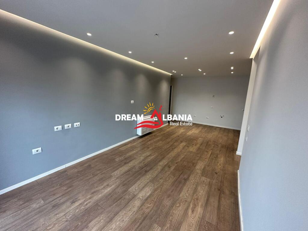 Shitet super apartament 3+1+2 tek 21 Dhjetori prane Mondial (ID 4131400)