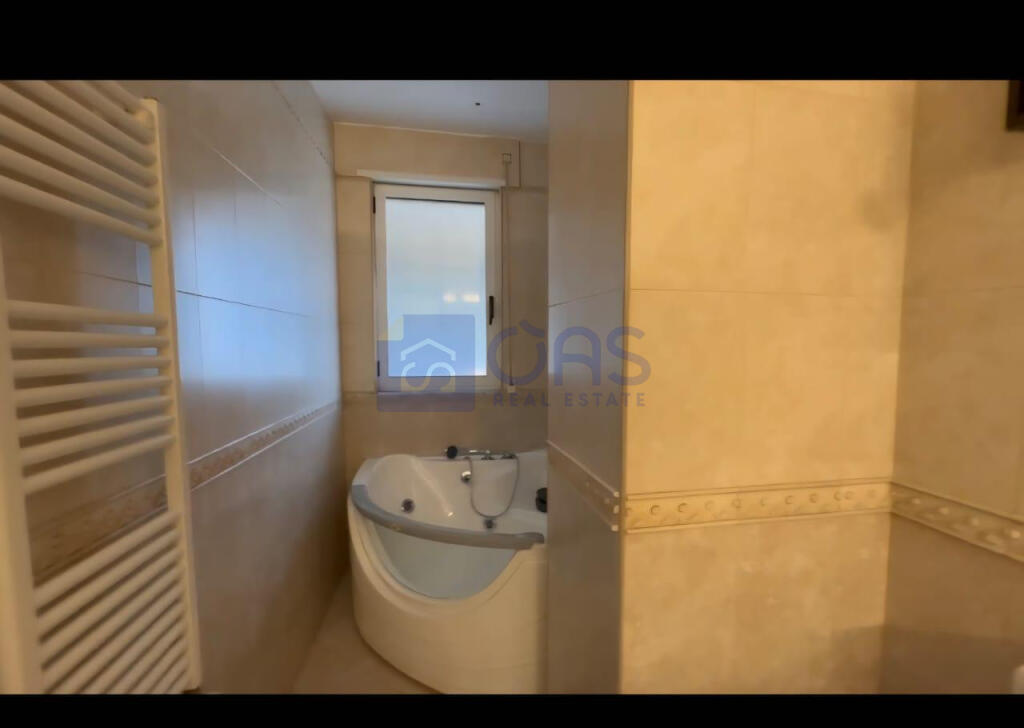 Apartament 2+1 për qira tek Komuna e Parisit