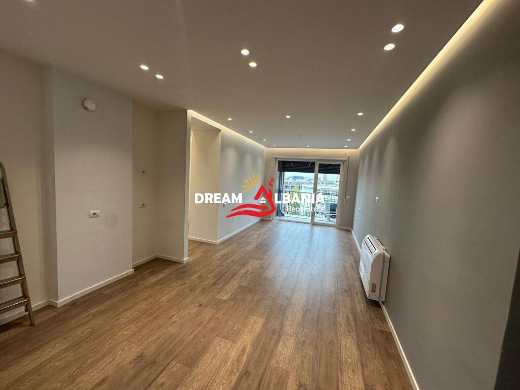 Shitet super apartament 3+1+2 tek 21 Dhjetori prane Mondial (ID 4131400)