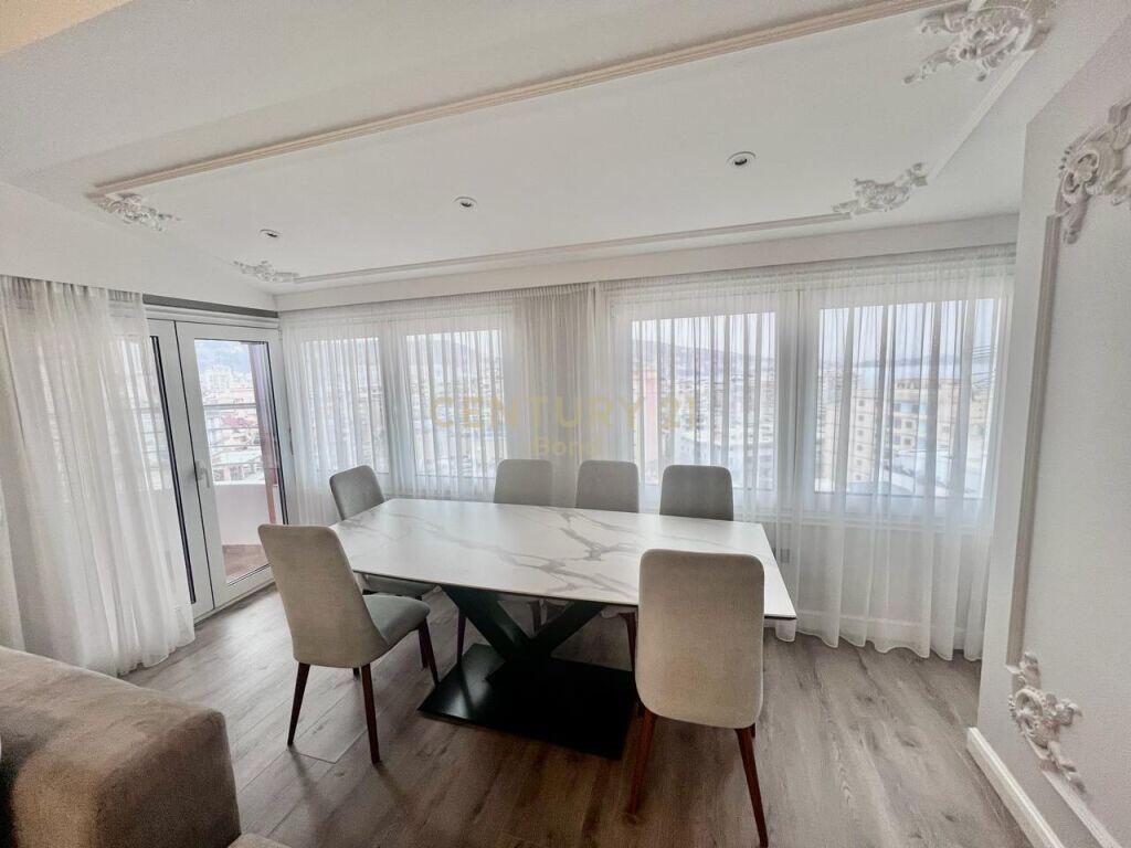 In vendita Appartamento 2+1+2 a Saranda – Vista Magica sul Mare!