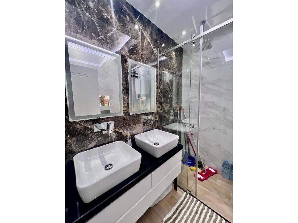 In vendita Appartamento 2+1+2 a Saranda – Vista Magica sul Mare!