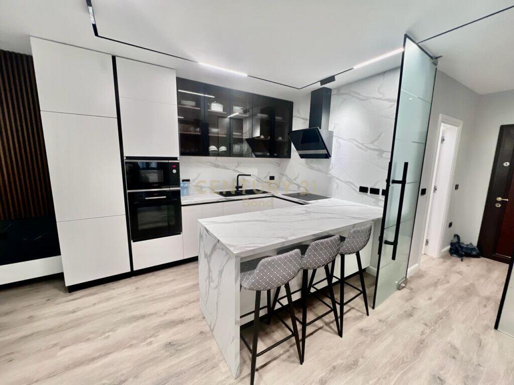 In vendita Appartamento 2+1+2 a Saranda – Vista Magica sul Mare!