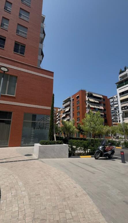 JEPET AMBIENT ME QIRA – DELIJORGJI, TIRANË