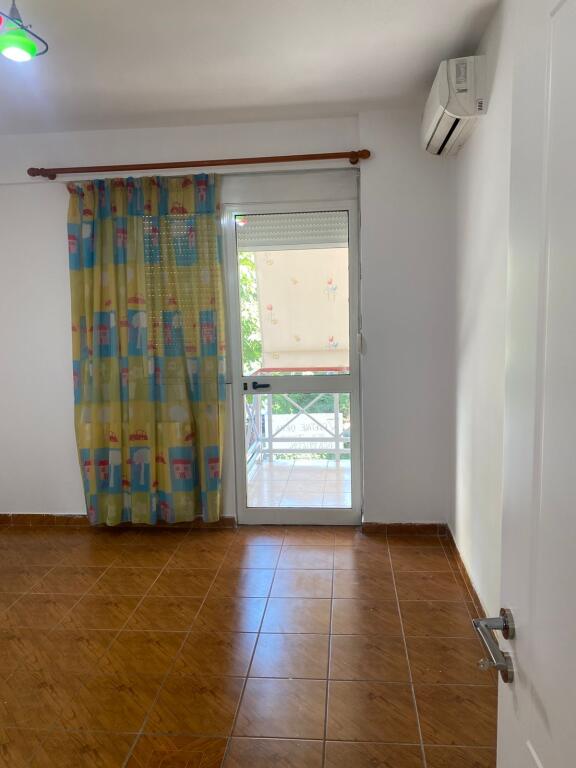 2+1, arredato, vicino a Garda nel quartiere 1000 euro