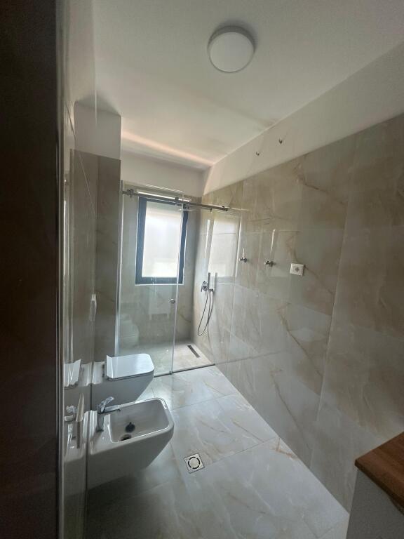 Apartament për Shitje tek Liqenit te Thatë, Tiranë