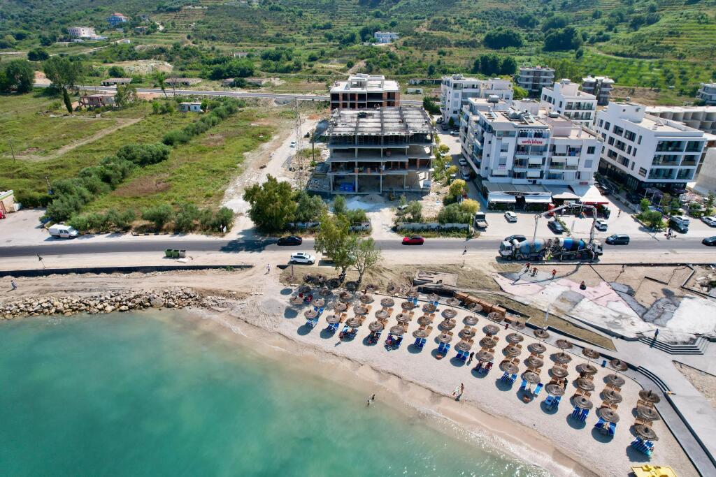 Apartament buze detit per shitje ne Radhime