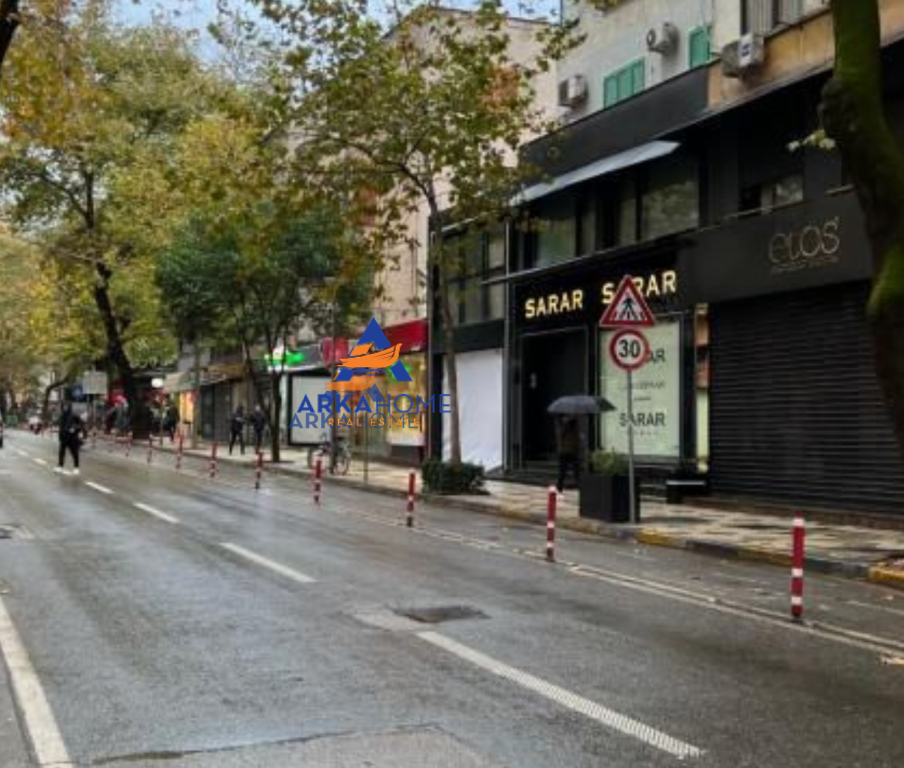 AFFITTASI SPAZIO DI 30M2 SU VIA "MYSLYM SHYRI".