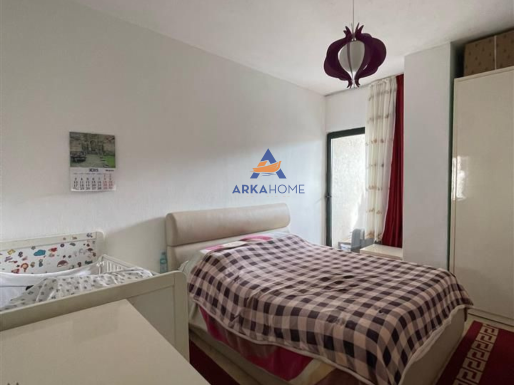 JEPET APARTAMENT ME QERA 1+1+BALLKON, "PRANE RRUGES MISTO MAME YZBERISHT".