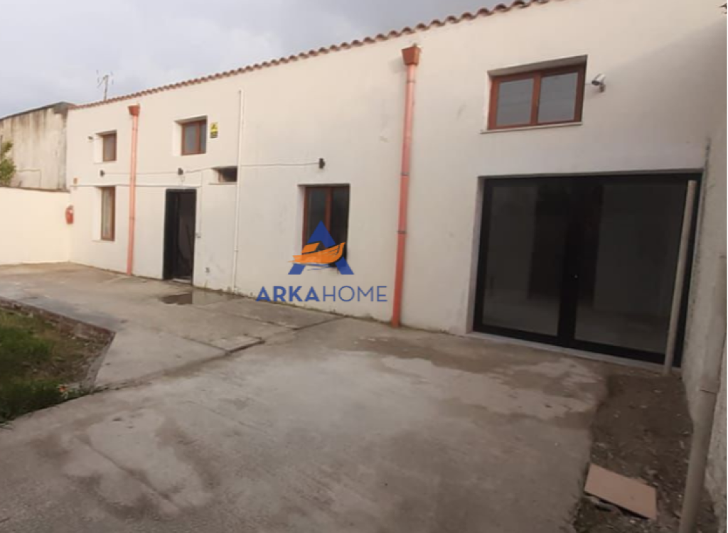 JEPET ME QIRA MAGAZINE 350M2 NE KOMBINAT