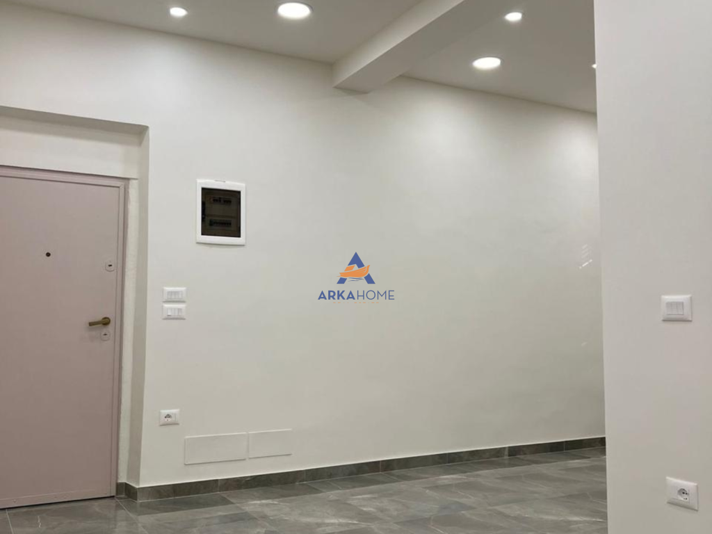 LOCALE COMMERCIALE IN VENDITA "PRESSO LO STADIO DINAMO" 450.000 EURO