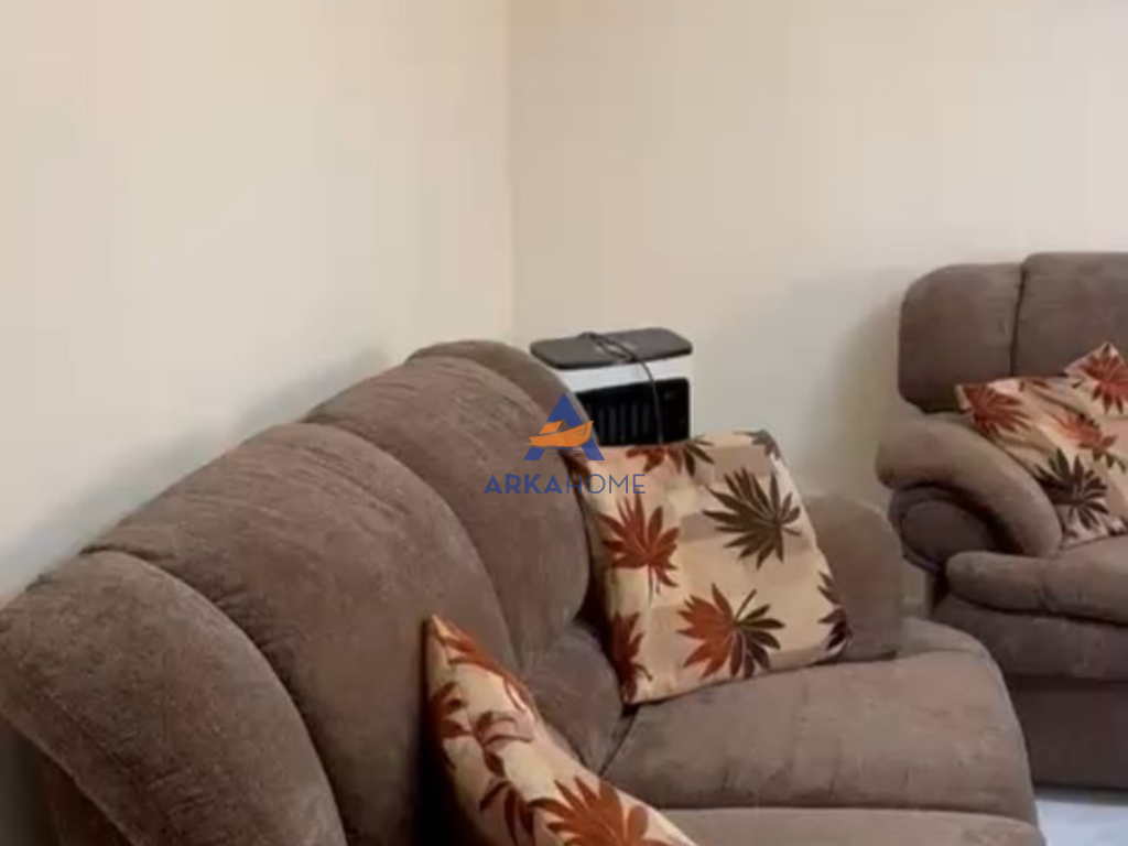 APARTAMENT ME QERA 2+1+BALLKON "TE FARMACIA10 RRUGA E DIBRES"