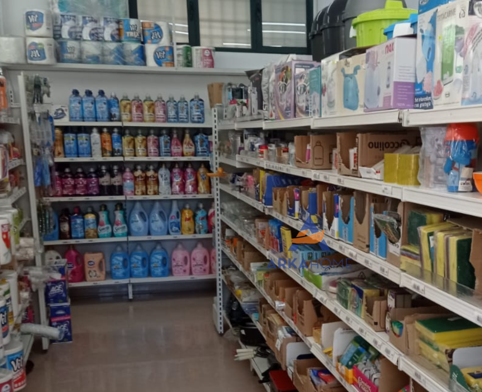 AFFITTASI ATTIVITÀ 188M2 "VIA MISTO MELE MERCATO DEL RISO VLORE"