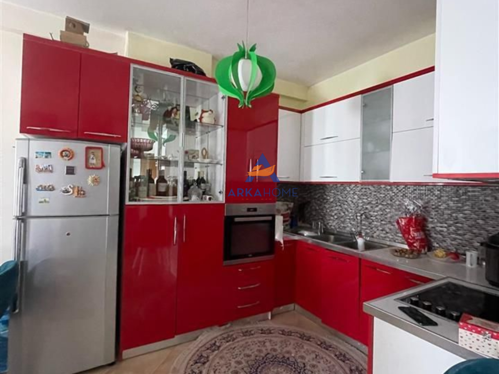 JEPET APARTAMENT ME QERA 1+1+BALLKON, "PRANE RRUGES MISTO MAME YZBERISHT".