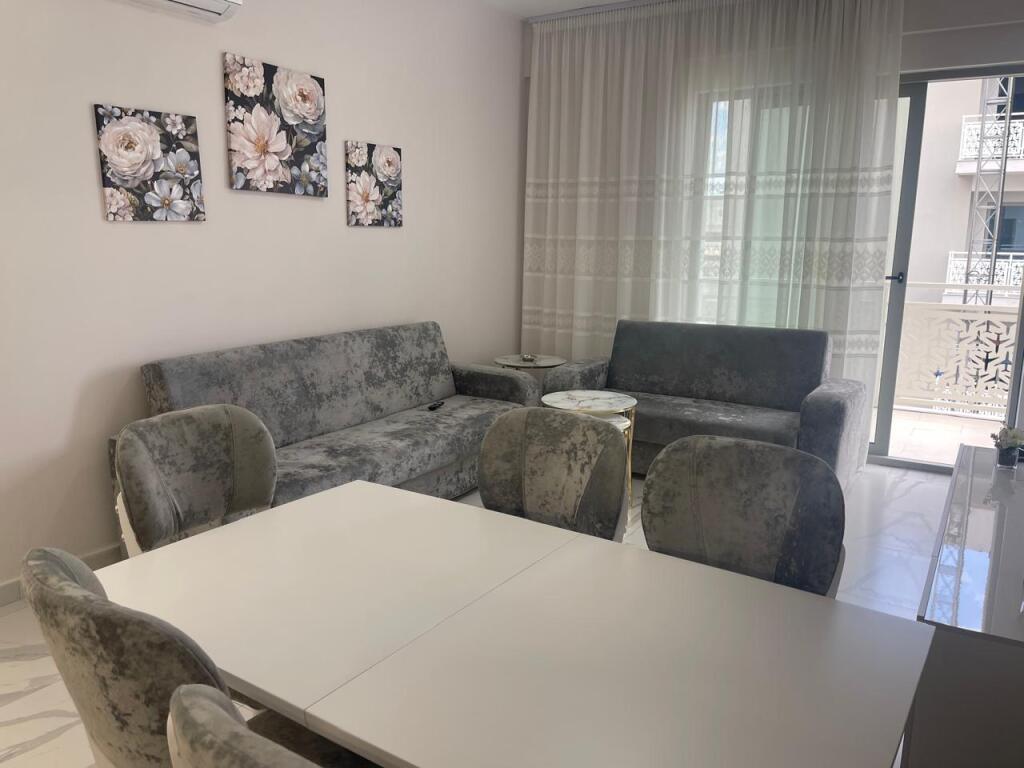 2+1 apartment for rent at Fusha e Aviacionit