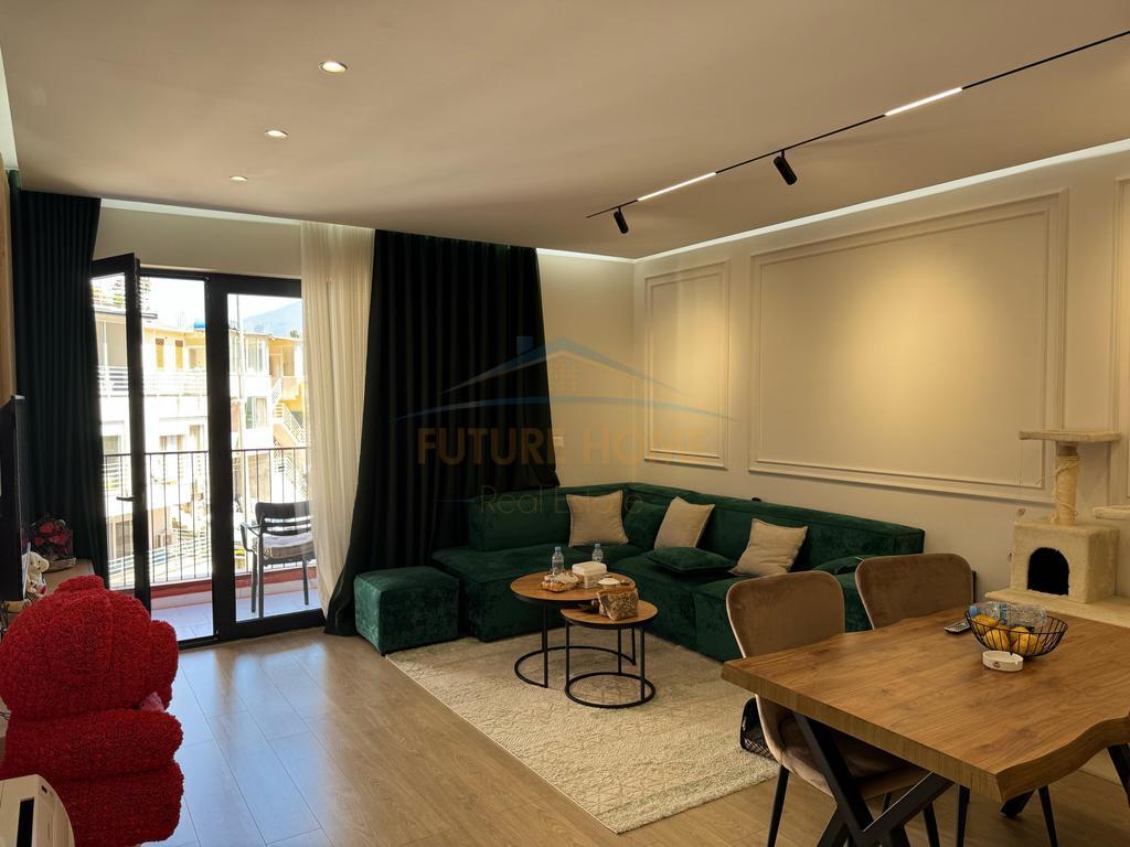 Shitet Apartament 2+1+Post Parkimi, Kodra e Diellit