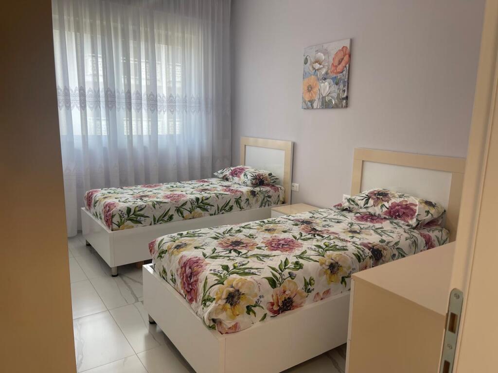 2+1 apartment for rent at Fusha e Aviacionit