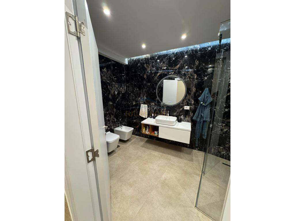 Shitet Apartament 2+1+Post Parkimi, Kodra e Diellit