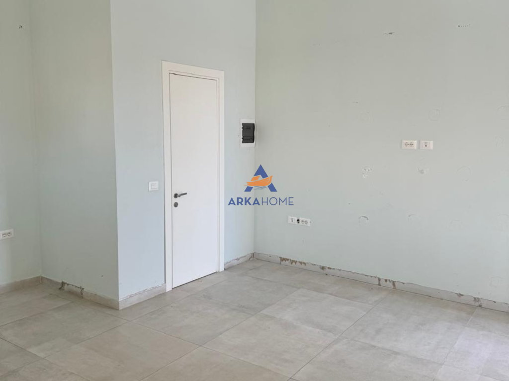 AFFITTASI SPAZIO COMMERCIALE 35M2 "TEK VASIL SHANTO".