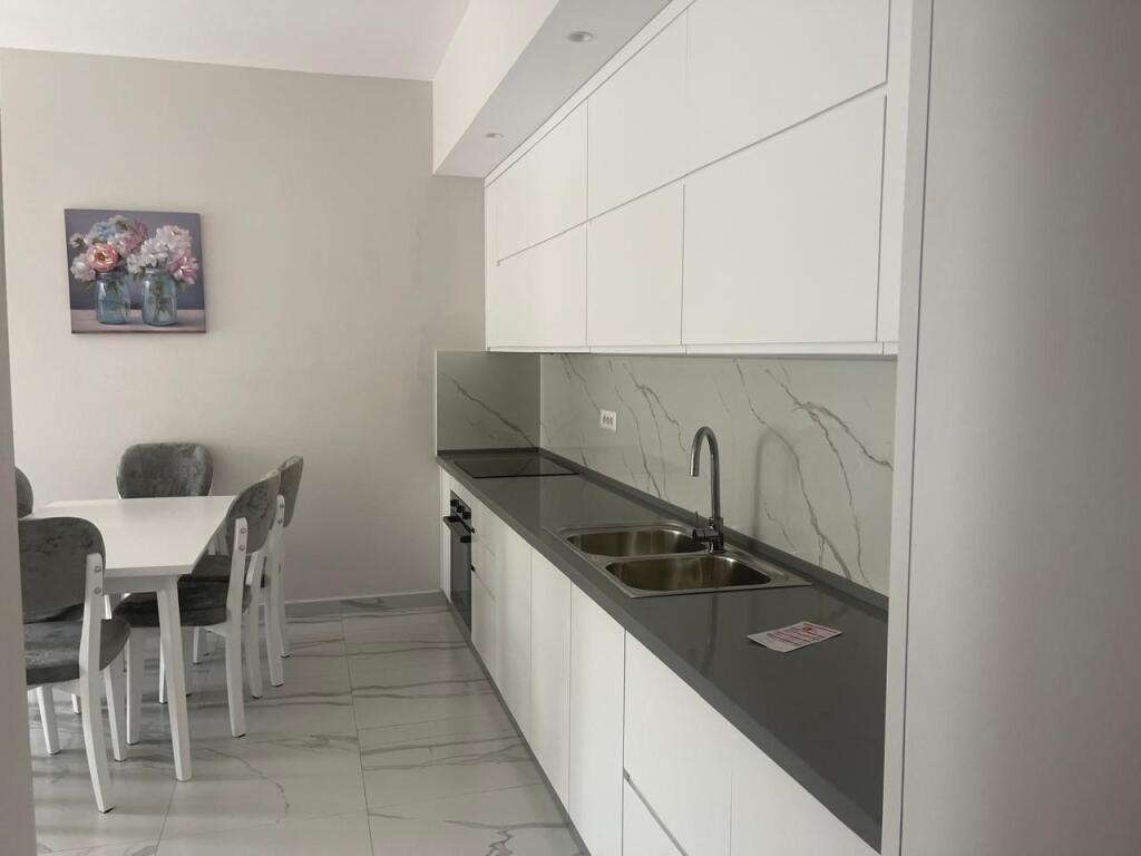 2+1 apartment for rent at Fusha e Aviacionit