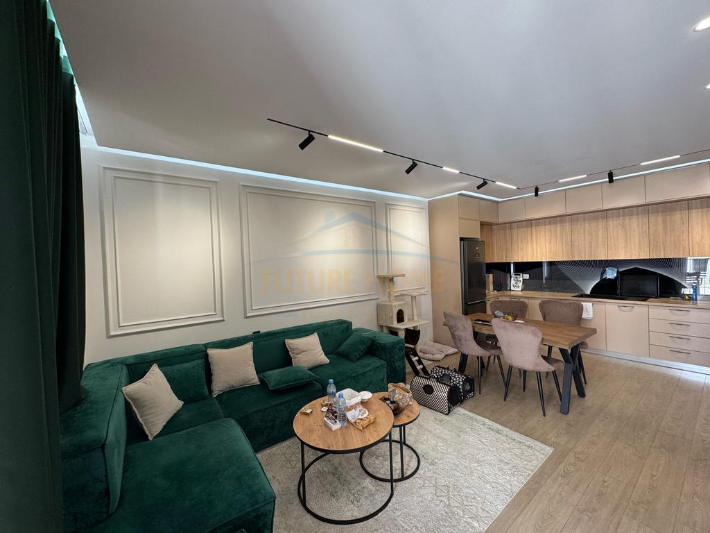 Shitet Apartament 2+1+Post Parkimi, Kodra e Diellit