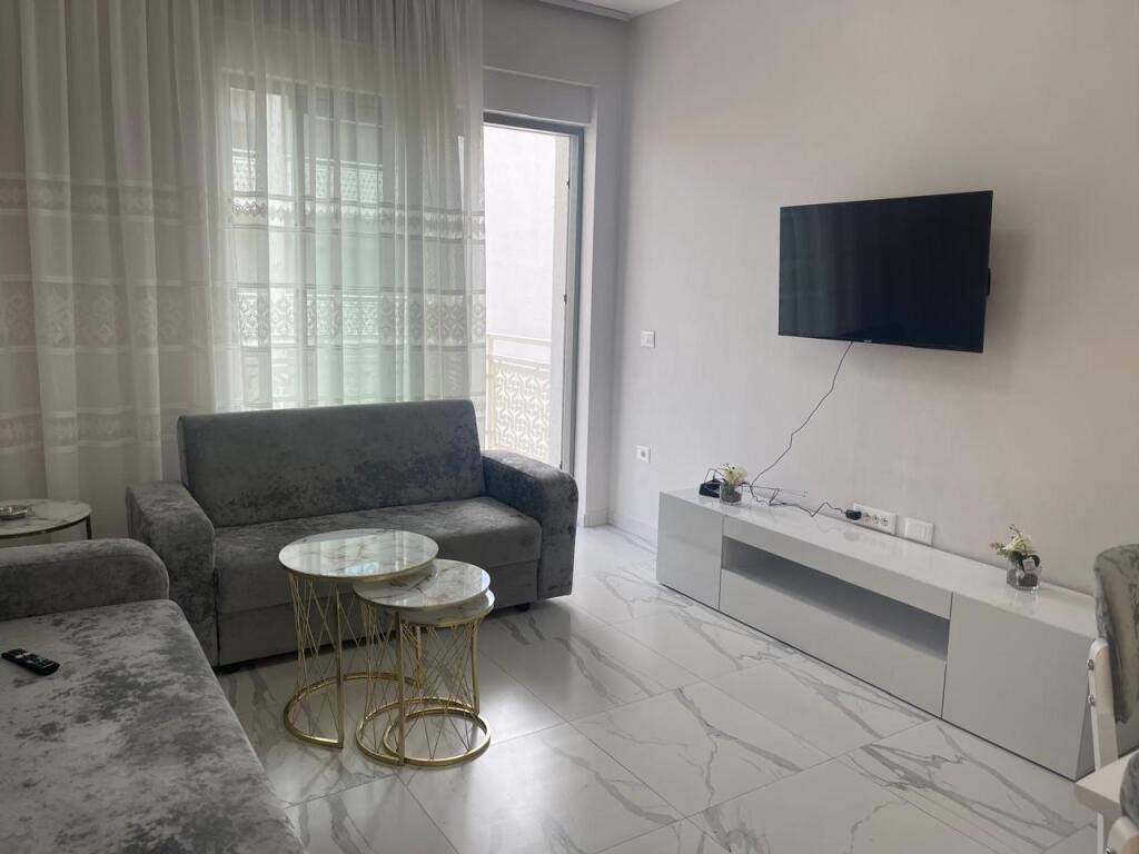 2+1 apartment for rent at Fusha e Aviacionit