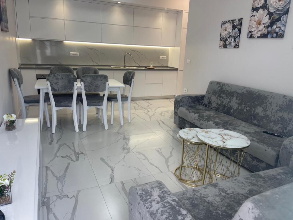 2+1 apartment for rent at Fusha e Aviacionit