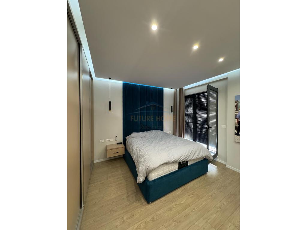Shitet Apartament 2+1+Post Parkimi, Kodra e Diellit