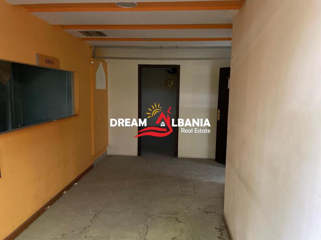 Ambient biznesi për qira pranë Stadiumit Dinamo (ID 4271970)