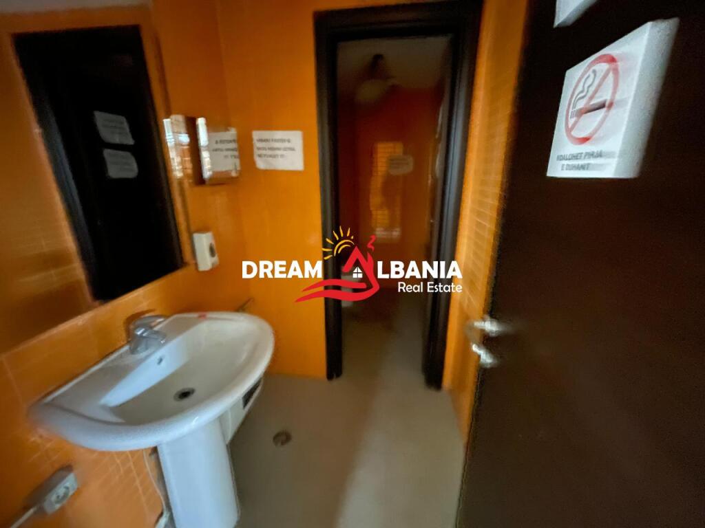 Ambient biznesi për qira pranë Stadiumit Dinamo (ID 4271970)