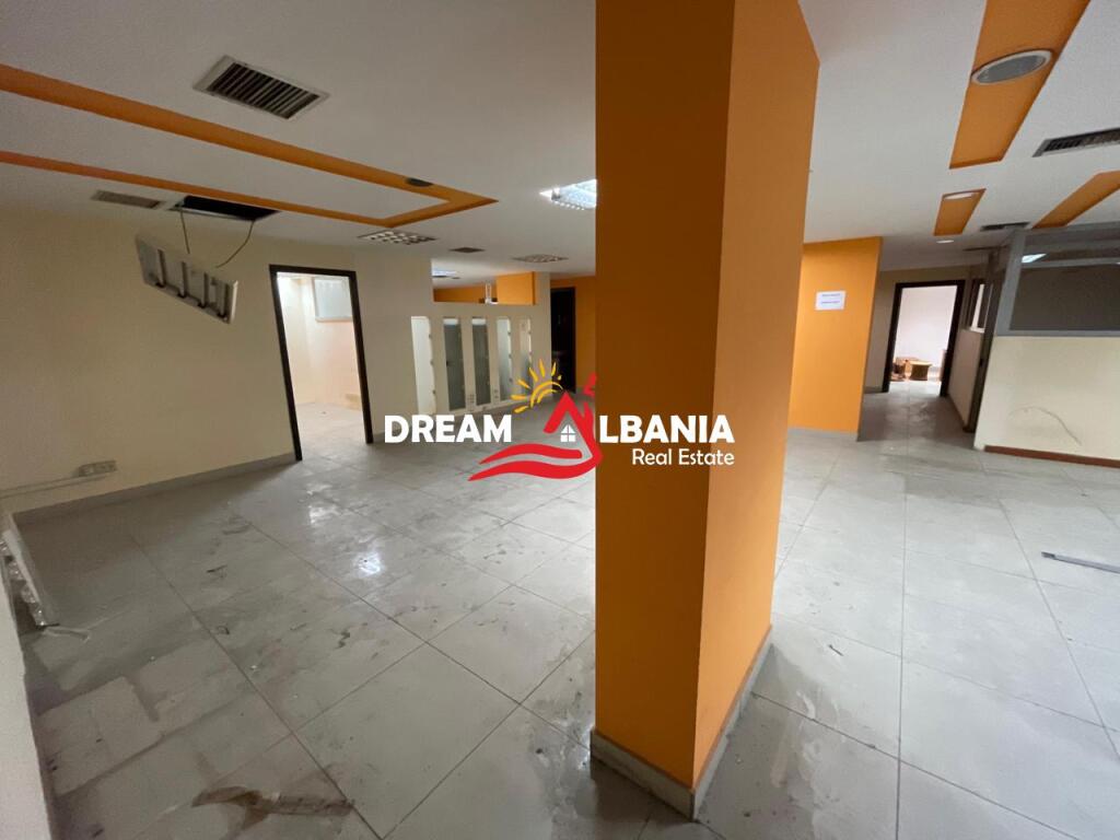 Ambient biznesi për qira pranë Stadiumit Dinamo (ID 4271970)