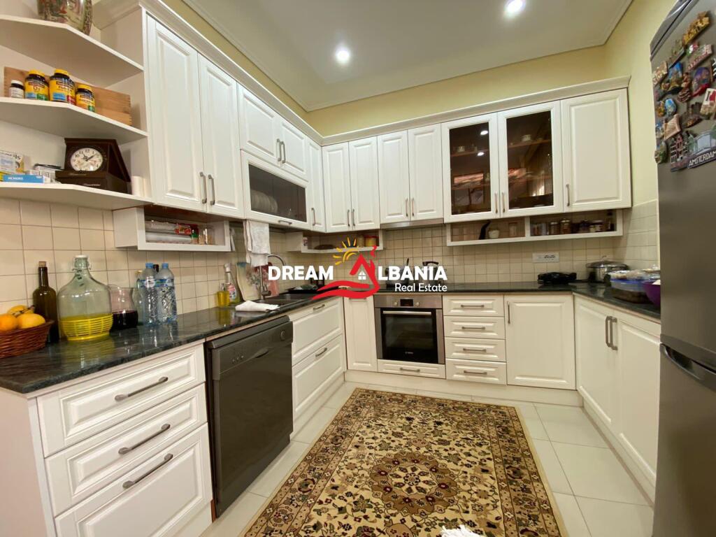 Super villa di 3 piani in affitto in Via Elbasan nelle Ville Americane (ID 4251259).