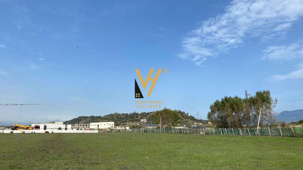 TOKE ARE 10.700 M2 NE YZBERISHT 660.000 EURO