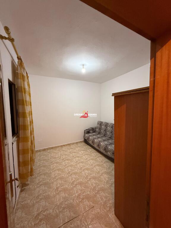 VENDITA Appartamento 3+1+2 nella Comune di Parigi, vicino al Kristal Center, Tirana (ID: 4131459)