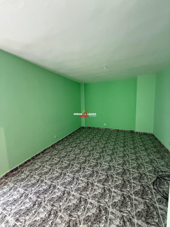 VENDITA Appartamento 3+1+2 nella Comune di Parigi, vicino al Kristal Center, Tirana (ID: 4131459)