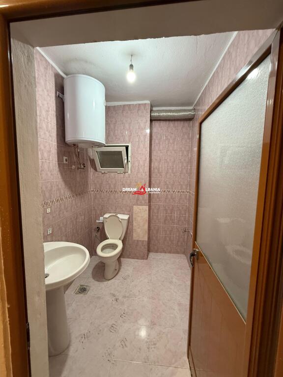 VENDITA Appartamento 3+1+2 nella Comune di Parigi, vicino al Kristal Center, Tirana (ID: 4131459)