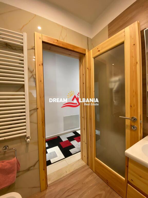 Super villa di 3 piani in affitto in Via Elbasan nelle Ville Americane (ID 4251259).