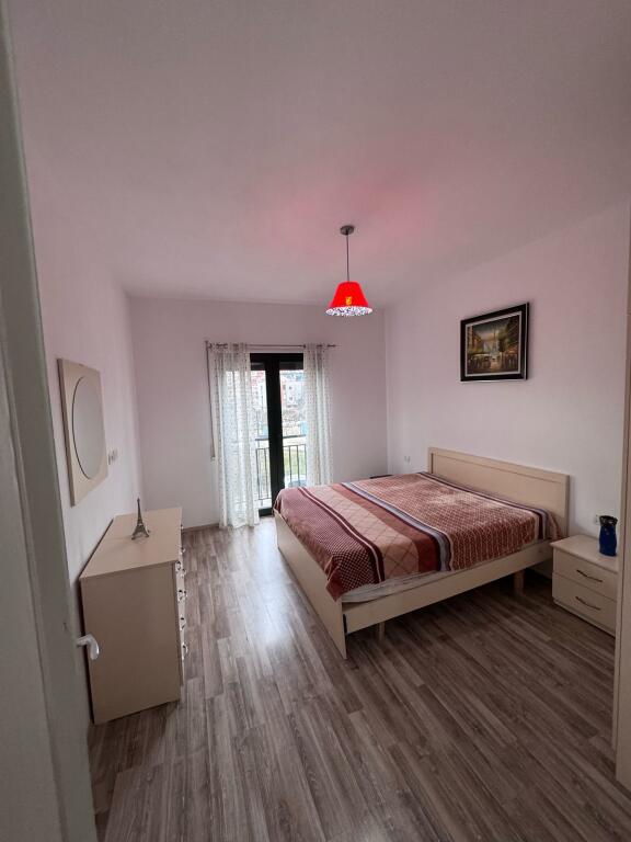 Jepet me qera apartament 1+1 ne komplekin "Green City" ne Astir.